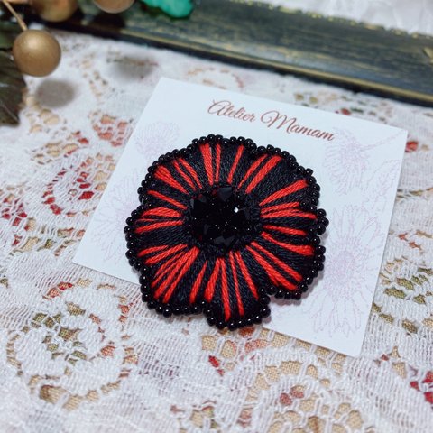 刺繍のお花 embroidery flower   ヘアゴムorブローチ