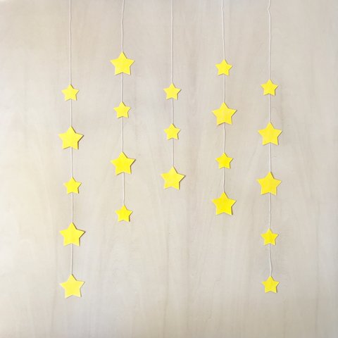 【壁面装飾】星の吊るし飾り／7月　七夕　背景　シンプル　保育　黄色　天の川　空