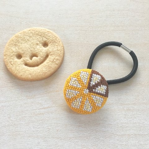 ショコラオランジェットのクロスステッチ刺繍ヘアゴム