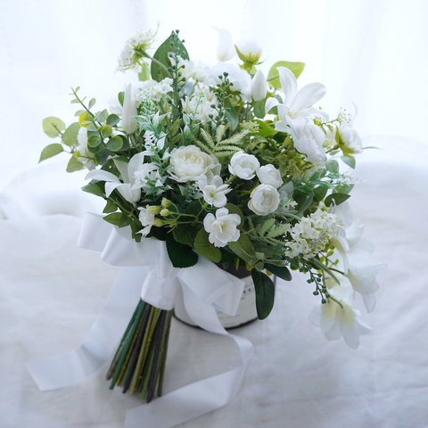 白いお花とグリーンのナチュラルブーケ　ウェディングブーケ