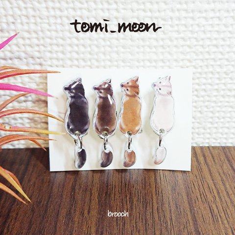 【tomi_moon】柴犬のしっぽが揺れるふりむきブローチ 犬 ピン バッチ プラ板 アクセサリー イラスト ポップ かわいい グラデーション
