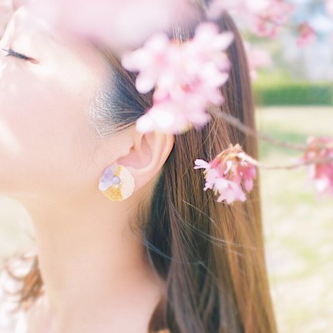 Paiette×fluffy round earrings