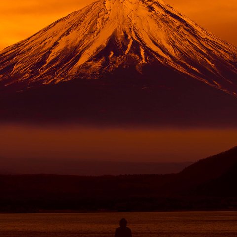 オレンジ富士山を望む