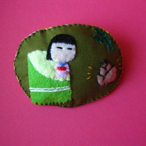 【再販】かぐや姫(？)の女の子＜布ブローチ(刺繍ブローチ)＞