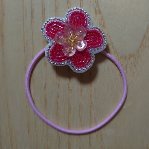 お花のビーズ刺繍ヘアゴム