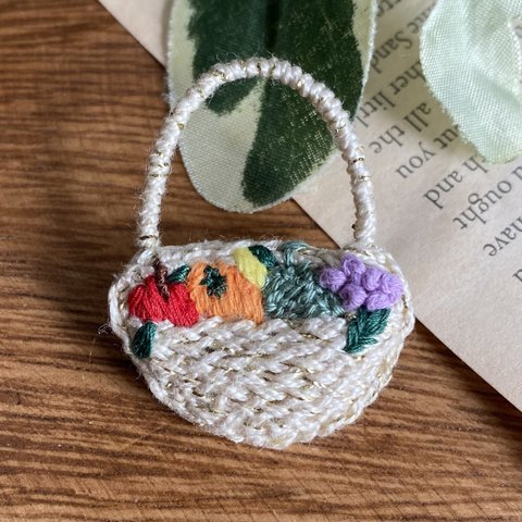 刺繍 ブローチ フルーツ かご盛り