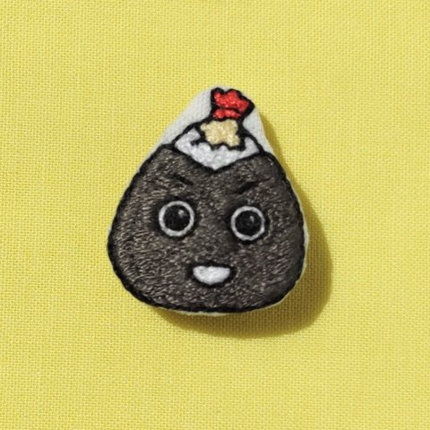 天むすくんの刺繍ブローチA