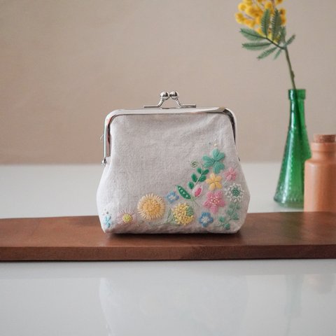 春の野花の手刺繍がま口