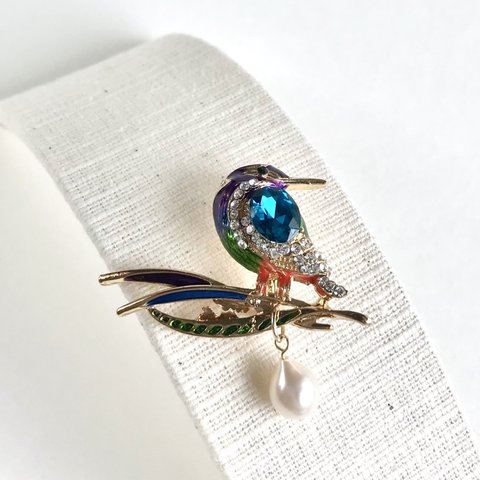 雫の本真珠と青い小鳥のアンティーク風ブローチ