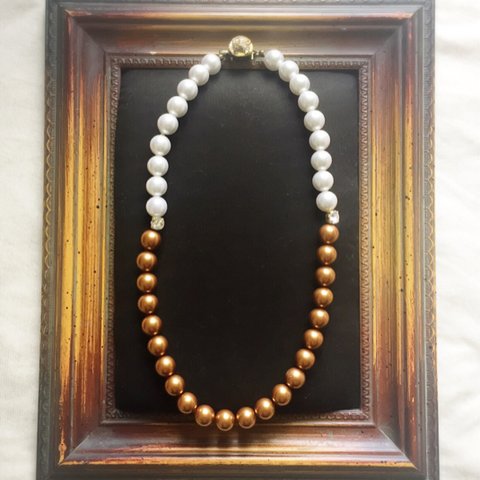 bi-color pearl necklace