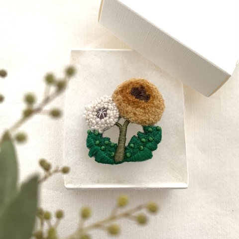 ‎✿新作‎✿  ‎たんぽぽのブローチ／刺繍アクセサリー