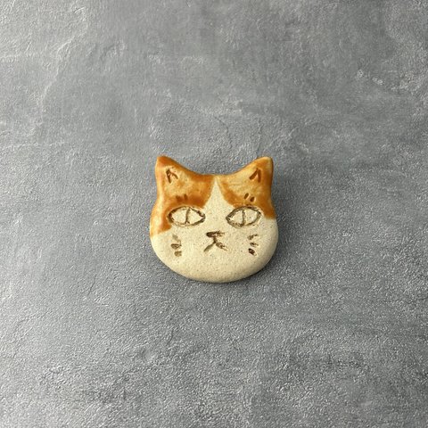 陶芸小物・ふて猫ブローチ