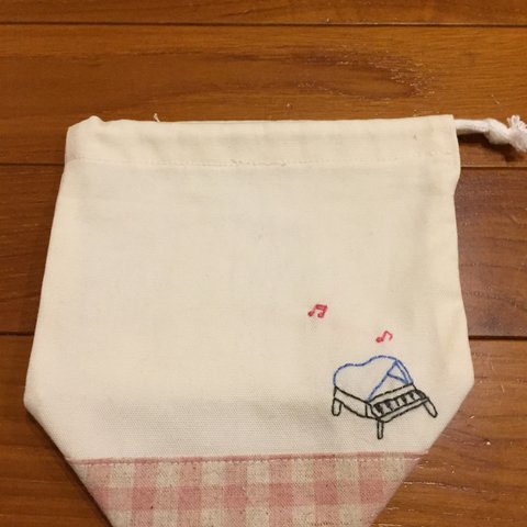 手刺繍入り小ポーチ♬ 園でのコップ入れに最適です