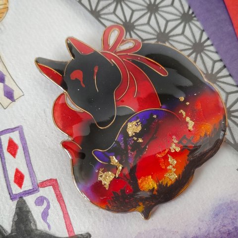 夕焼け色の黒狐様ブローチ（brooch of fox  〜shadows and sunset〜）