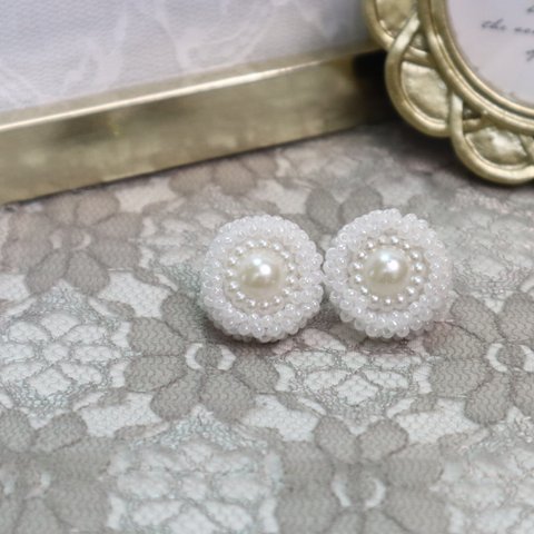 ビーズ刺繍アクセサリー*ドーナツパール(ホワイト)イヤリング変更可*パールアクセサリー