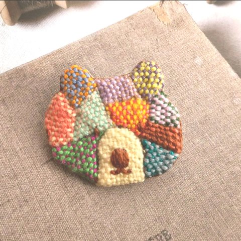 刺繍ブローチ パッチワークベア おっとり