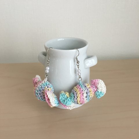 カラフルなキャンディーのピアス