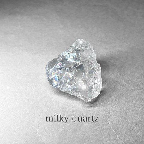 milky quartz / ミルキークォーツ原石 E ( レインボーあり )