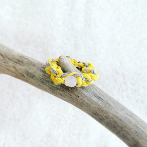  knitRING【yellow.lightgray】ねじり編みのニットの指輪