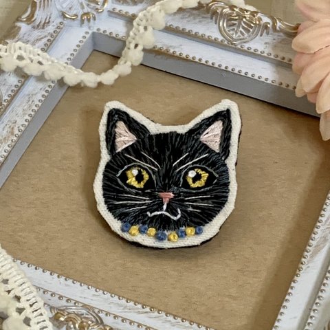 黒猫の刺繍ブローチ