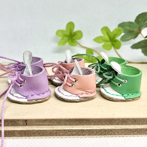 革細工  ミニチュア丸ブーツ　一足　miniature boots.