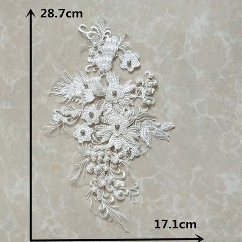 ホワイトフラワーモチーフ　Size: 28.7cm x 17.1cm