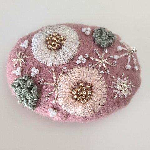 オーバル　お花のビーズ刺繍　ヘアゴム