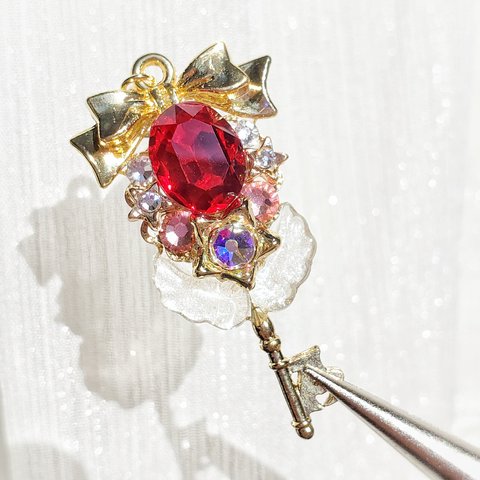 January birthday color Ranran key（ライトシャム） キーチャーム  ネックレス  ビジュー   魔法  ウェディング   プレゼント  ガーネット  誕生石 