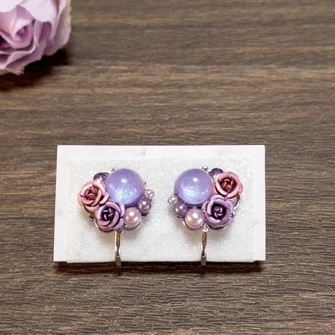 薄紫＆ピンクの薔薇と小さめカボションのイヤリング