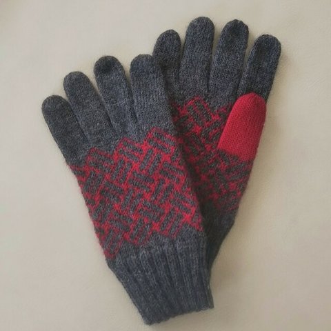 ステッチ模様の編み込み手袋