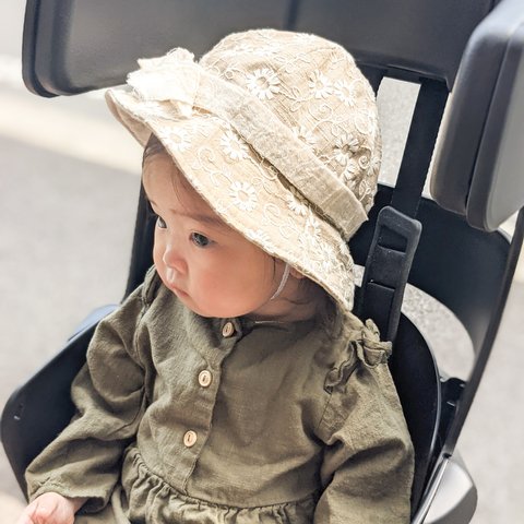 花柄刺繍ベージュ帽子／flower embroidery girls hat