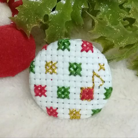 クリスマス♪ドットと音符の刺繍ブローチ