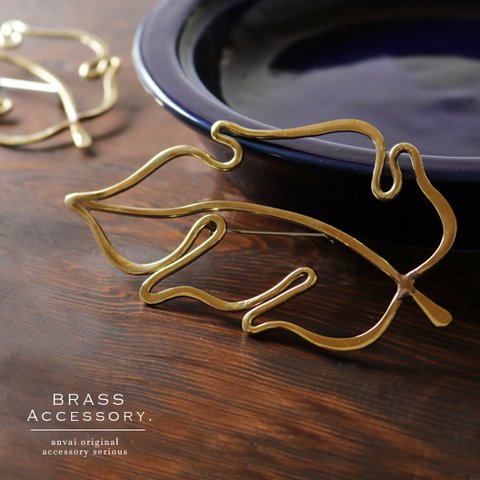 母の日ＳＡＬＥ　真鍮　Brass　風に揺れる 木の葉 　大きな ブローチ ピン 葉っぱ X56A 