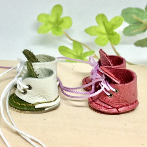 革細工  ミニチュア丸ブーツ　一足　miniature boots.