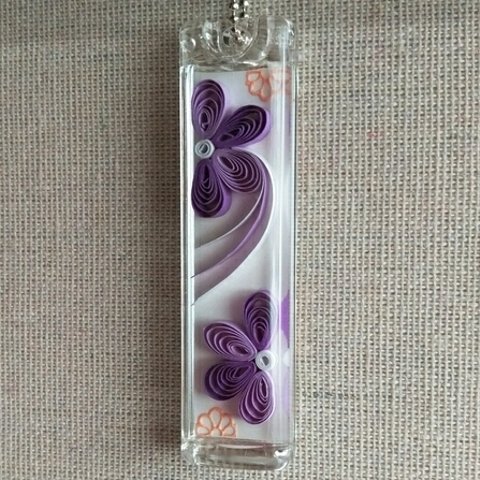 ペーパークイリングで作ったお花のキーホルダー(パープル)