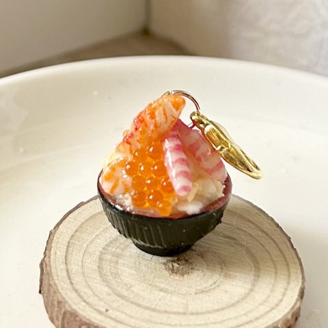 ミニチュア 大盛り蟹いくらと海老丼のチャームor 片方ピアス