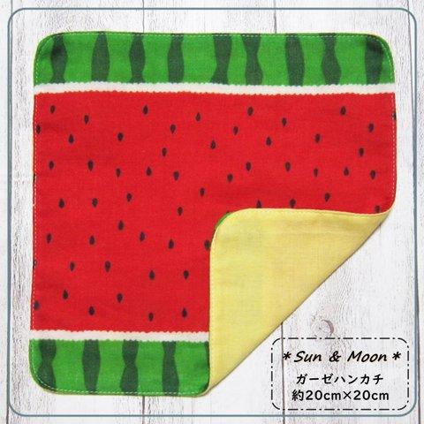 【子供のガーゼハンカチ】スイカ（赤）・フルーツ柄・約20cm×20cm