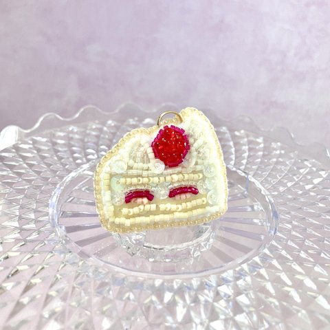 ショートケーキのブローチ＆チャーム【ビーズ刺繍】