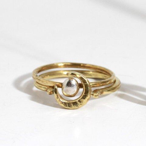 「新しい自分になれる」　tiny moon ring ＋ silver dot ring　真鍮