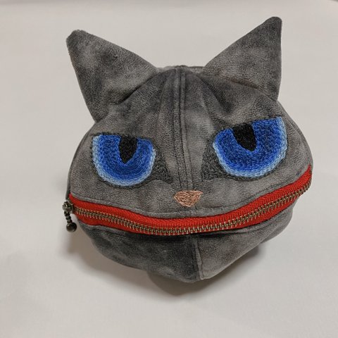 手刺繍の化け猫ポーチ(グレー)