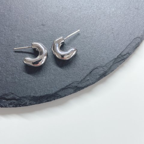 plump curve pierce silver