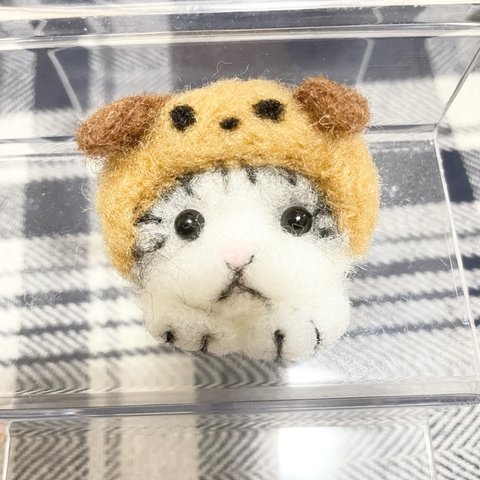 着ぐるみねこちゃんのブローチ　スコティッシュフォールド