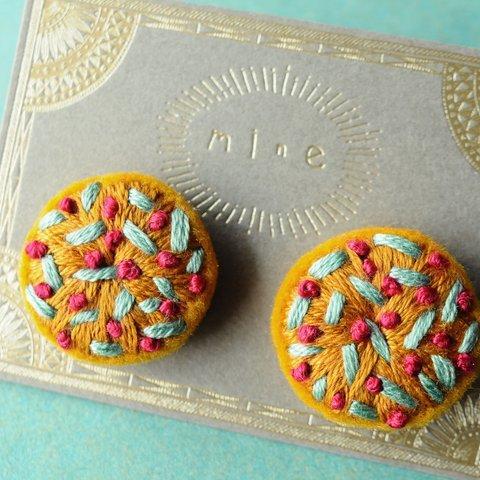 ＜Merry～陽のあたる庭～＞刺繍ピアス◎ストロベリーフィールド◎2way★ロングポスト/アレルギー対応変更可能 