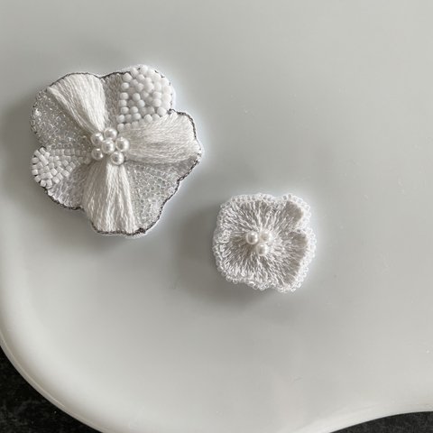 WHITE FLOWER EARRING