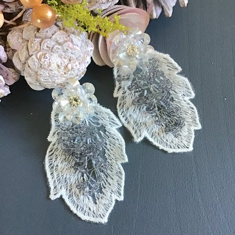 【広島ビーズのearring 𓂃‪𓃱𓈒𓏸】イヤリング　黒　レース　お花　ウエディング　ブライダル　結婚式439