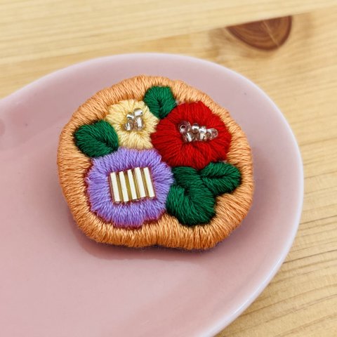 人気の手刺繍*オハナブローチ＊ビーズもキラキラ✨217