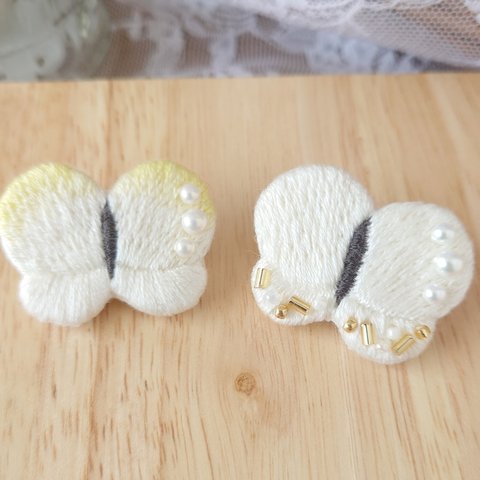 手刺繍✲ちょうちょのブローチ