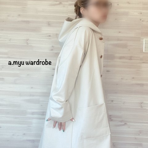 a.myu淡いオフホワイト〜ベージュオーバーサイズのコートジャケット