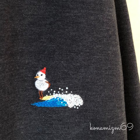 【再販不可】サーファー雪だるま・シモン君の柔らか手刺繍TシャツもしくはロンT・オーガニックコットン