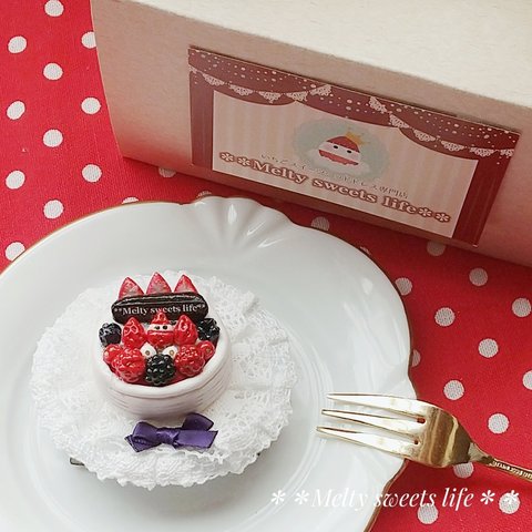 ミックスベリーのケーキ🍓ヘッドドレス